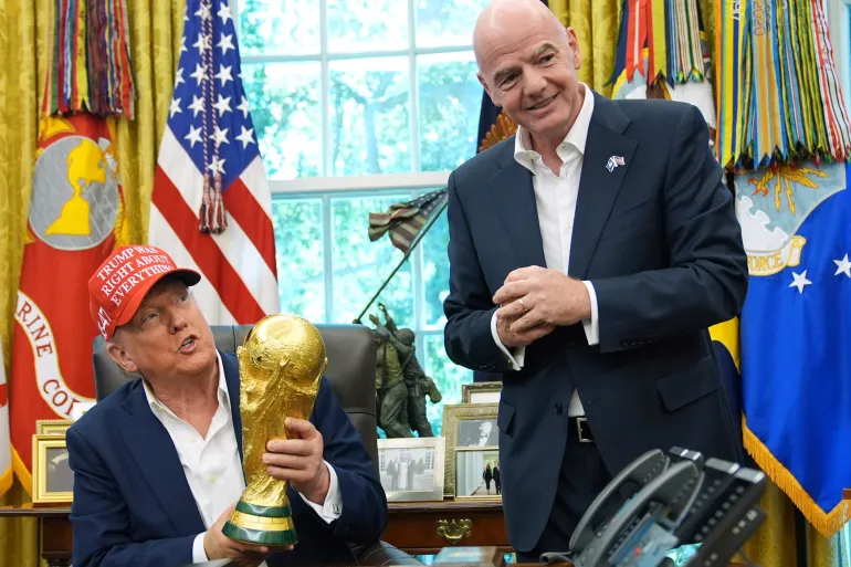 من موسوليني إلى ترامب.. حين تتسلل السياسة إلى كأس العالم من موسوليني إلى ترامب.. حين تتسلل السياسة إلى كأس العالم
