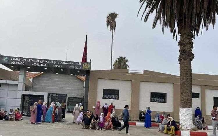 مستشفى سيدي سليمان يوضح بشأن توفر الإبر والخيوط الجراحية