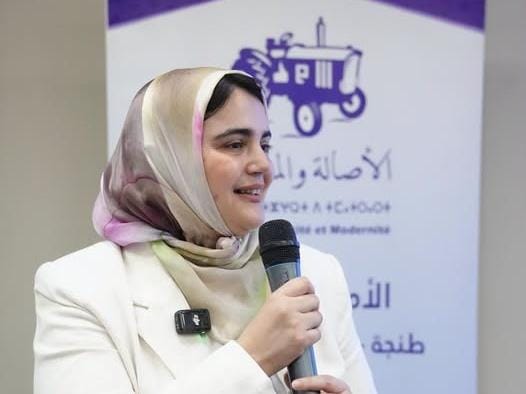 زينب السيمو تخرج عن صمتها بشأن مغادرة “الأحرار” والتحاقها بالبام زينب السيمو تخرج عن صمتها بشأن مغادرة “الأحرار” والتحاقها بالبام