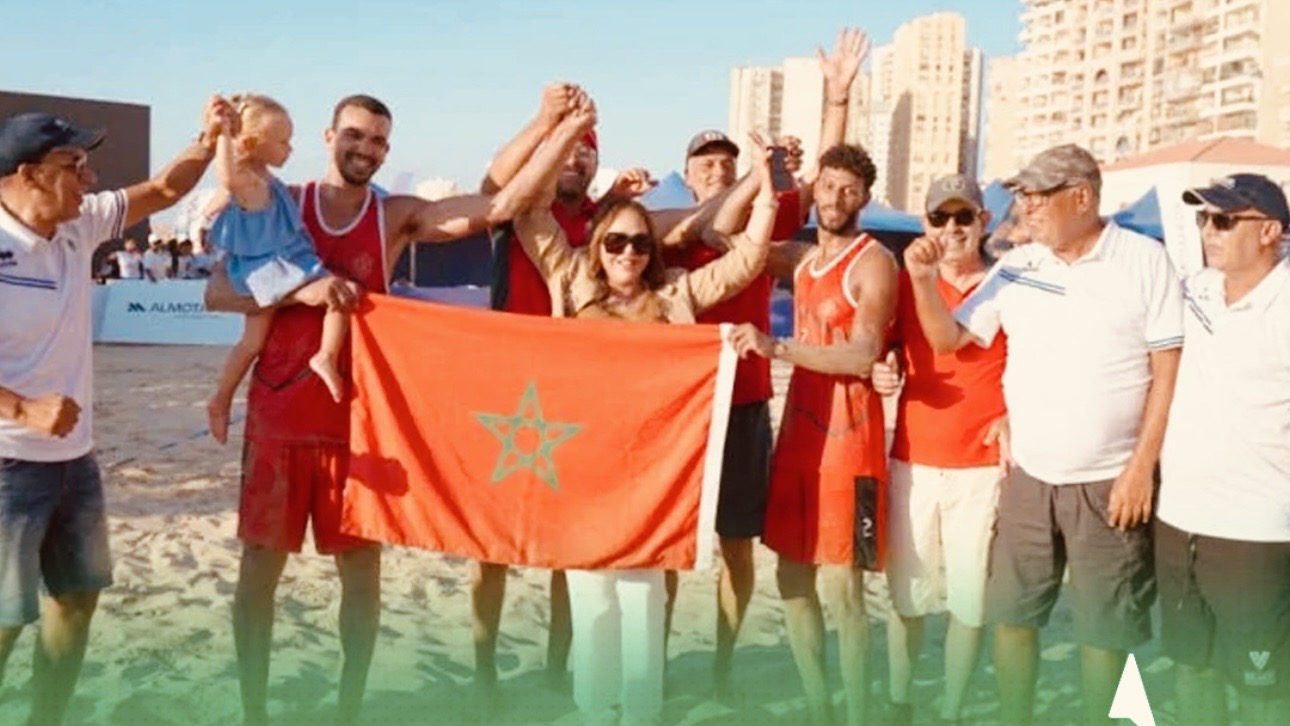 المنتخب المغربي للكرة الطائرة الشاطئية يتوج بطلاً لإفريقيا ويضمن التأهل