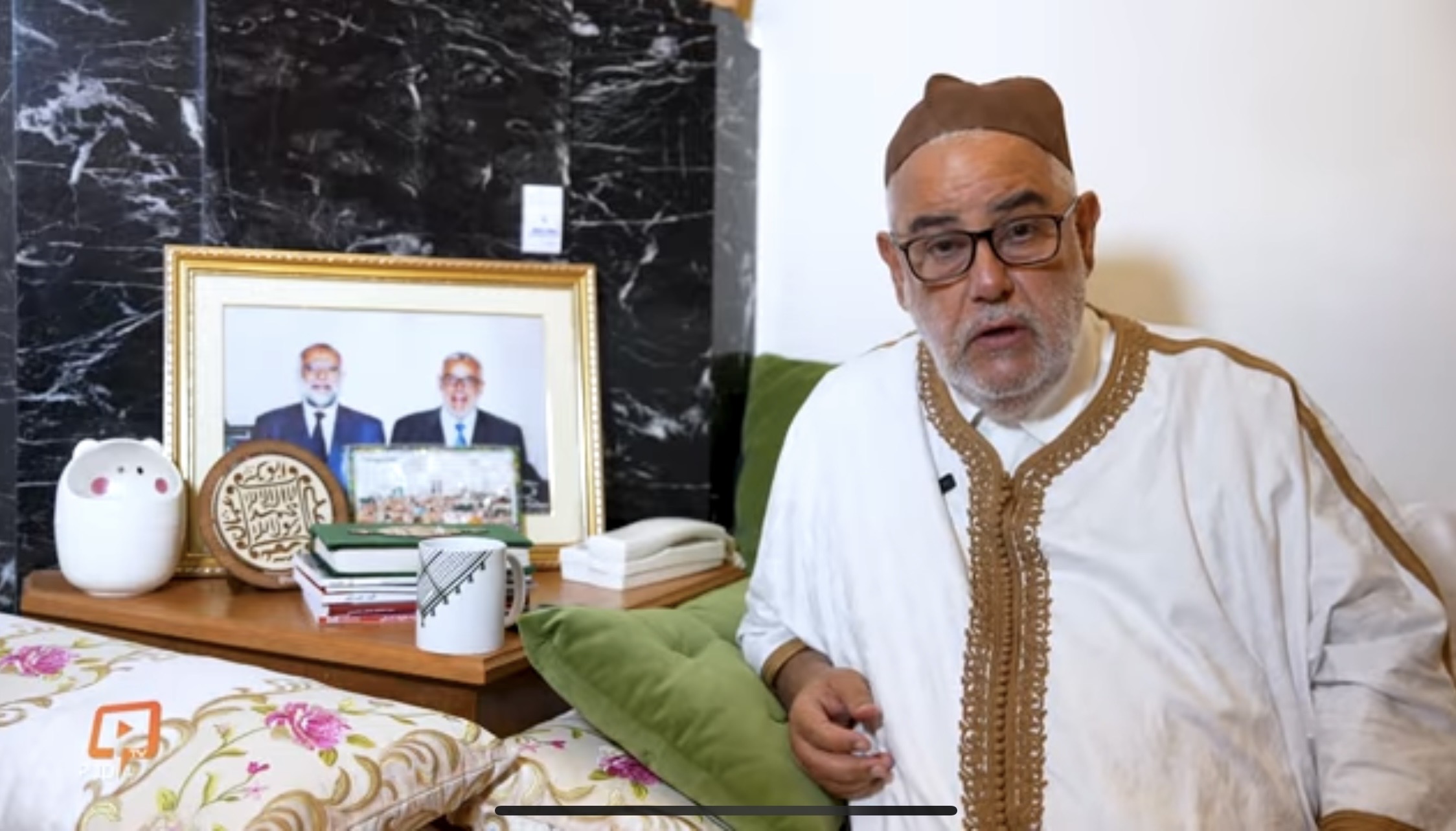 بنكيران يكشف فحوى اتصال المنصوري وسبب رفضه ذهاب البيجيدي لمقر البام(فيديو) بنكيران يكشف فحوى اتصال المنصوري وسبب رفضه ذهاب البيجيدي لمقر البام(فيديو)