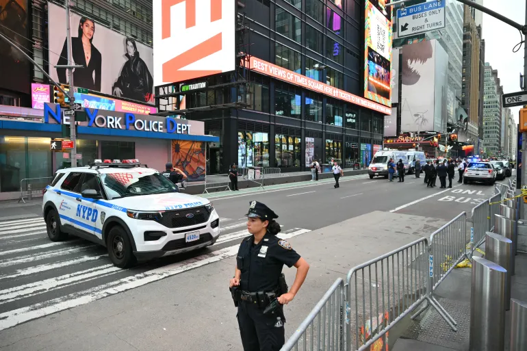 شرطة نيويورك تقتل امرأة طعنت شخصين شرطة نيويورك تقتل امرأة طعنت شخصين
