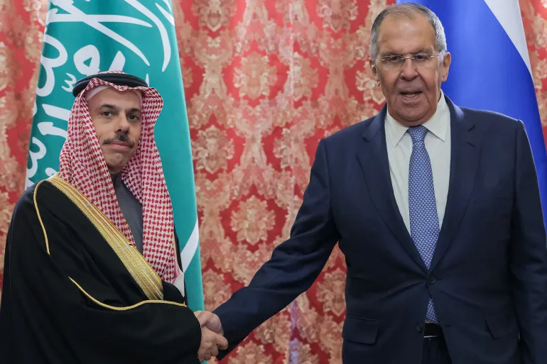 روسيا والسعودية يتباحثان “التصعيد” روسيا والسعودية يتباحثان “التصعيد”
