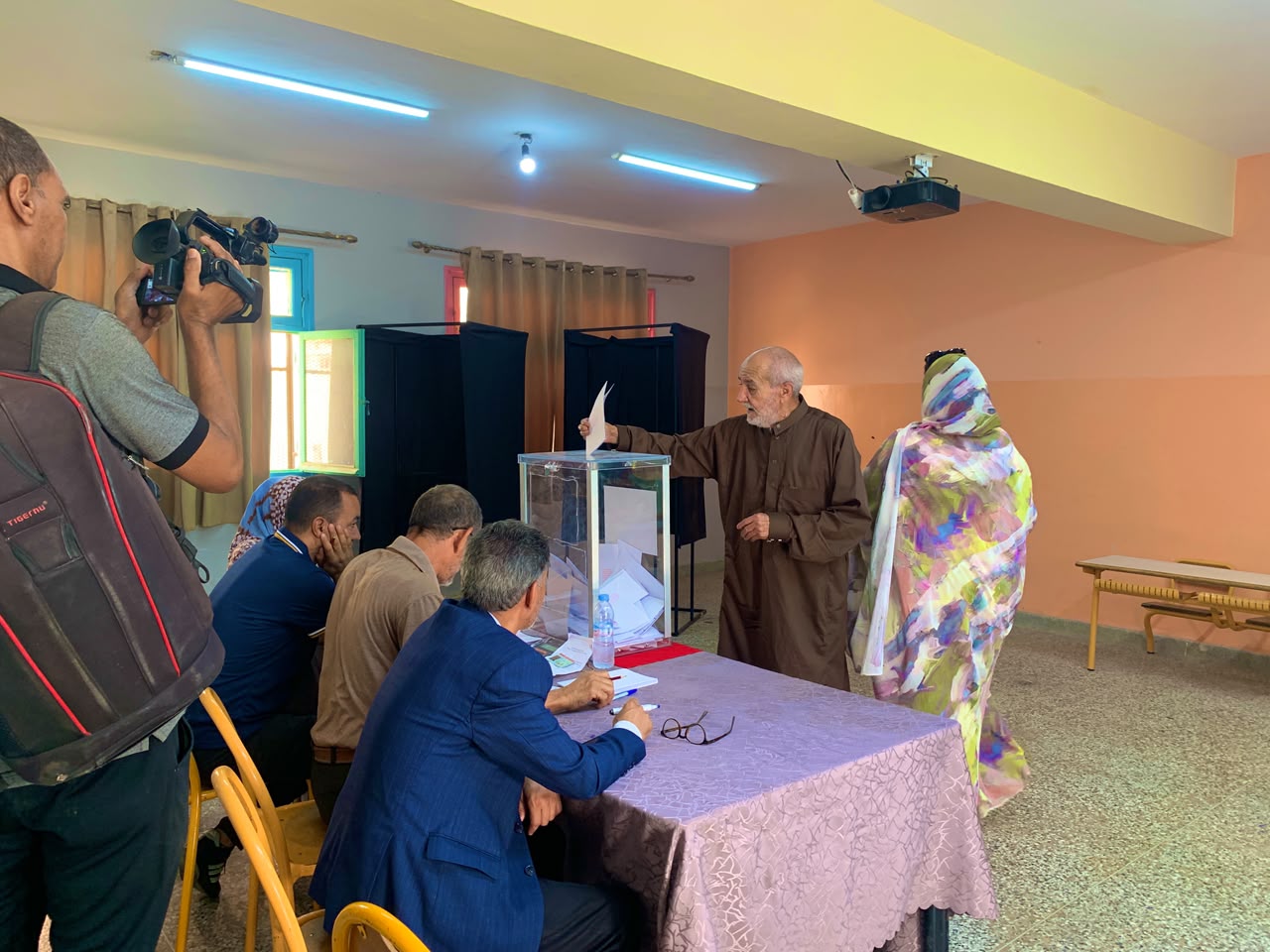 يوم الحسم الانتخابي..المغاربة يختارون ممثليهم في البرلمان (صور) يوم الحسم الانتخابي..المغاربة يختارون ممثليهم في البرلمان (صور)