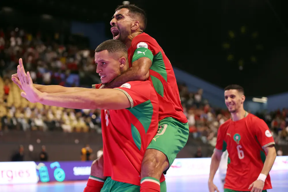أسود القاعة يمطرون شباك الجزائر في كأس إفريقيا أسود القاعة يمطرون شباك الجزائر في كأس إفريقيا